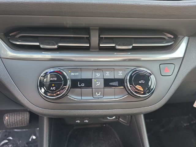 Used 2024 Buick Envista Preferred w/ Advanced Safety Package FWD image 17