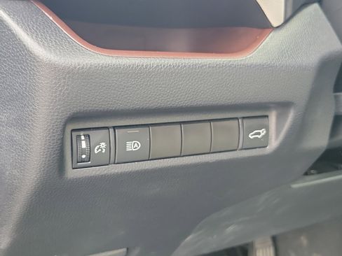 Used 2022 Toyota RAV4 Limited AWD/4WD image 19