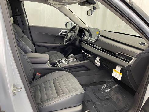 New 2025 Mitsubishi Outlander SE image 28