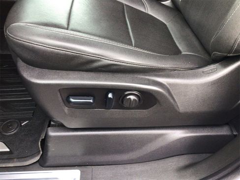 Used 2023 GMC Sierra 2500 SLT w/ SLT Premium Package image 19