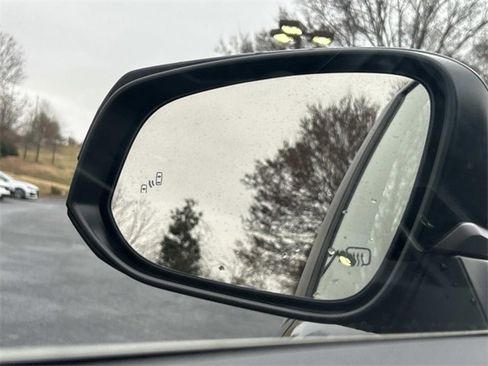 Used 2023 Toyota Highlander XLE image 16