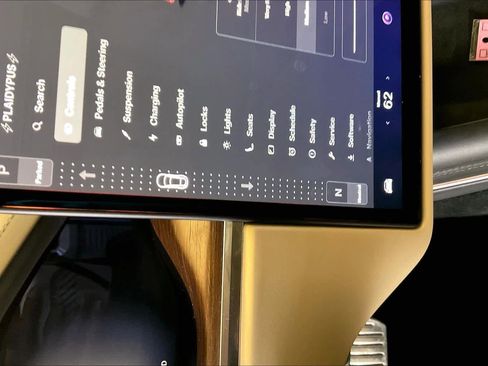 Used 2021 Tesla Model S Plaid image 15