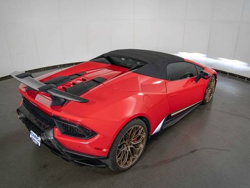 Used 2018 Lamborghini Huracan Performante AWD/4WD image 29