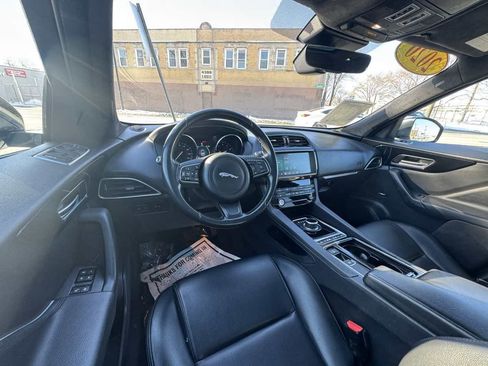 Used 2020 Jaguar F-PACE Premium image 11