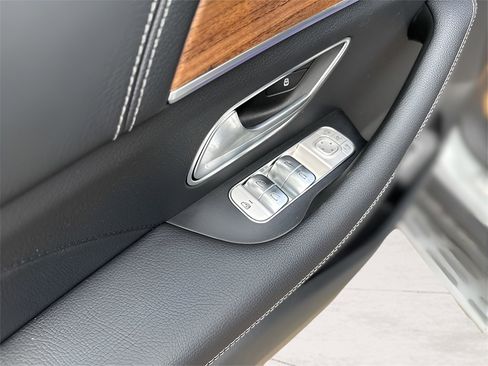 New 2026 Mercedes-Benz GLS 580 4MATIC image 12