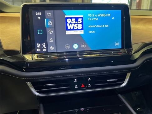 Certified 2025 Volkswagen Atlas SE image 25