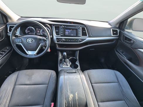 Used 2017 Toyota Highlander LE FWD image 31
