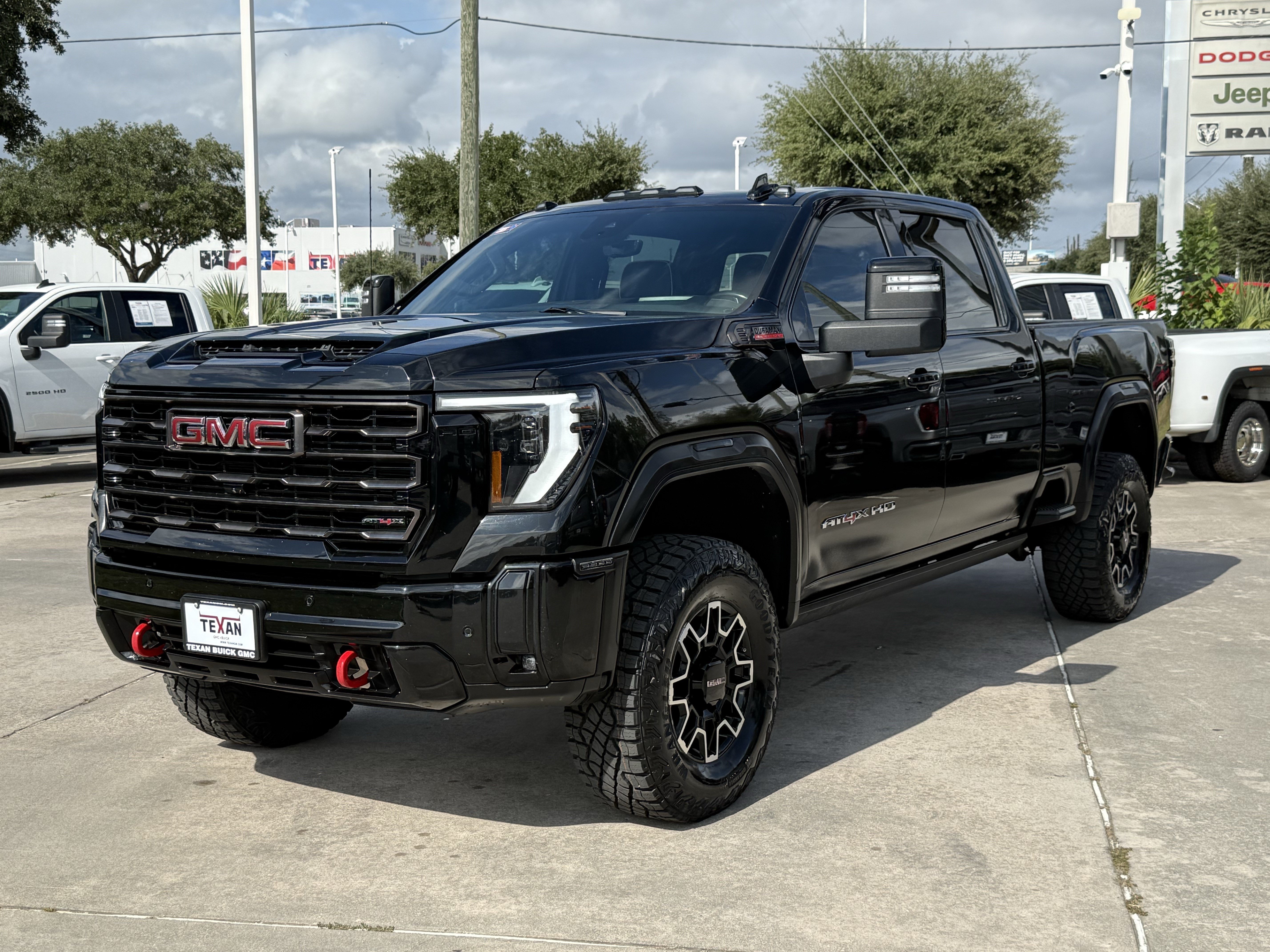 Used 2025 GMC Sierra 2500 AT4X AWD/4WD image 8