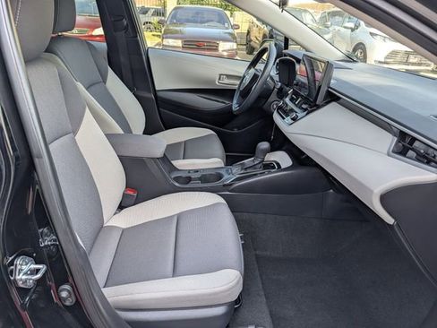 Used 2025 Toyota Corolla LE FWD image 31