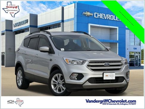 Used 2018 Ford Escape SE FWD image 1