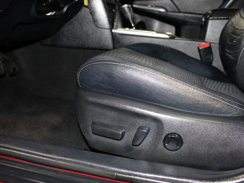 Used 2014 Toyota Camry SE FWD image 21
