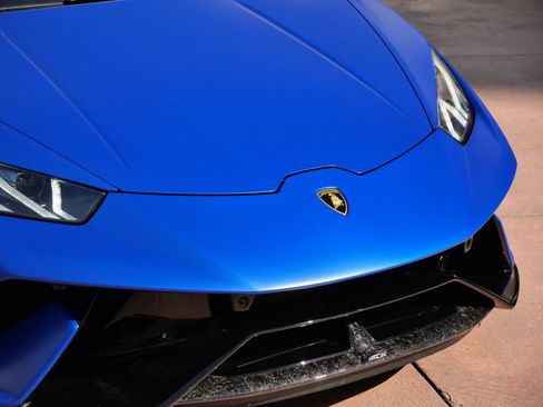 Used 2018 Lamborghini Huracan Performante image 15