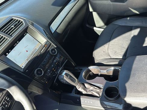 Certified 2018 Ford Explorer XLT w/ Equipment Group 202A image 21