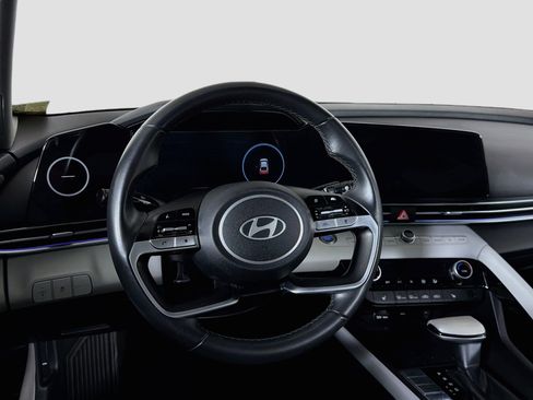 Used 2024 Hyundai Elantra Limited FWD image 18