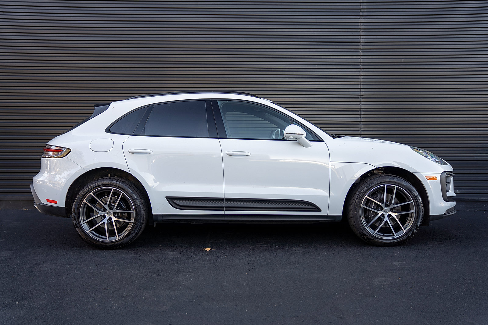 Certified 2026 Porsche Macan AWD/4WD image 27
