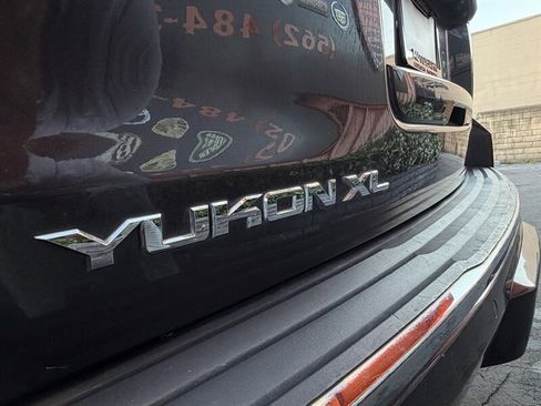 Used 2018 GMC Yukon XL Denali w/ Denali Ultimate Package image 18