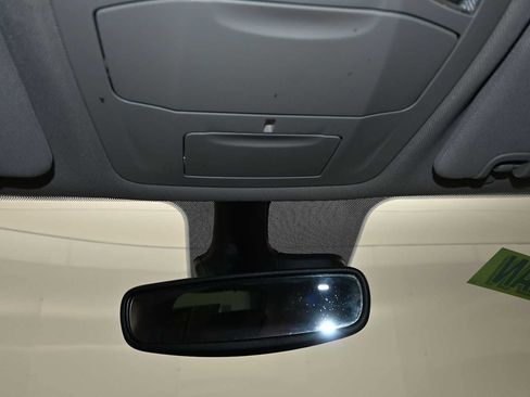 Used 2023 Chrysler Pacifica Touring-L FWD image 21