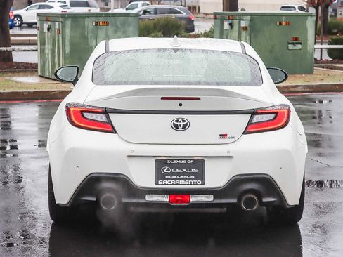 Used 2024 Toyota GR86 Premium image 3