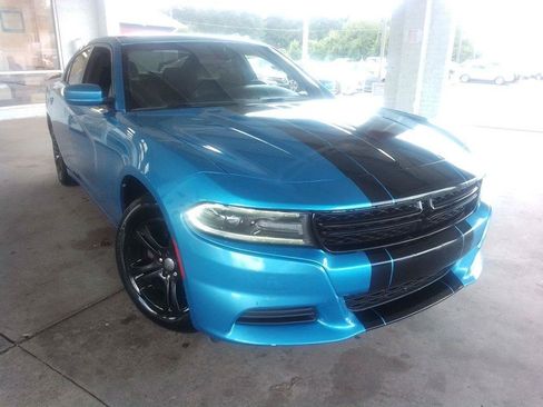 Used 2019 Dodge Charger SXT w/ Leather Interior Group RWD image 2