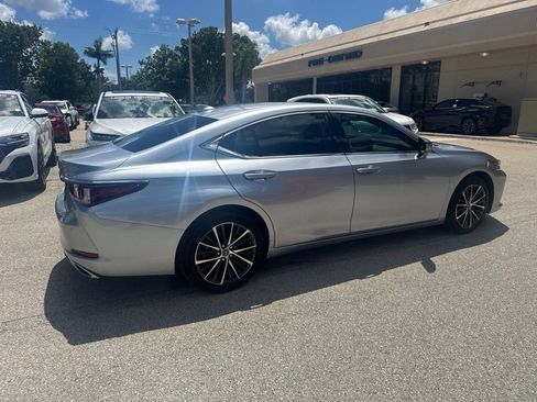 Used 2025 Lexus ES 350 w/ Premium Package FWD image 4