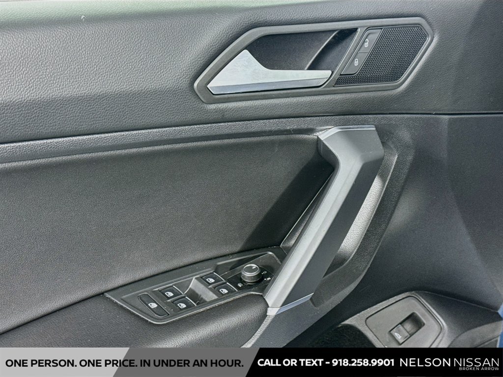 Used 2020 Volkswagen Tiguan SEL AWD/4WD image 17