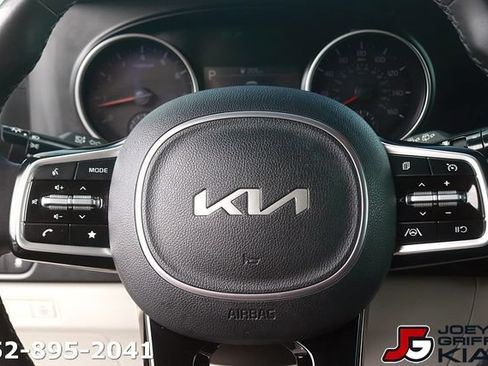 Certified 2024 Kia Carnival LX FWD image 19