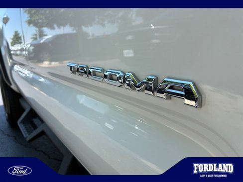 Used 2020 Toyota Tacoma TRD Off-Road w/ TRD Premium Off Road Package AWD/4WD image 23