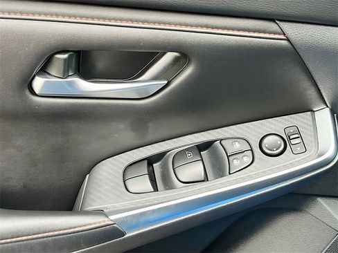 Used 2025 Nissan Sentra SR image 17