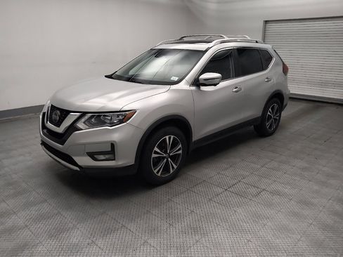 Used 2020 Nissan Rogue SV w/ Sun & Sound Touring Package AWD/4WD image 2