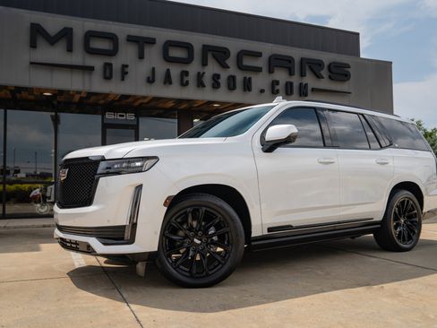 Used 2024 Cadillac Escalade Sport Platinum image 1