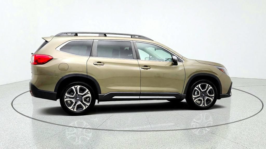 Used 2023 Subaru Ascent Limited w/ Technology Package AWD/4WD image 4