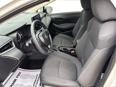 Used 2022 Toyota Corolla LE image 9