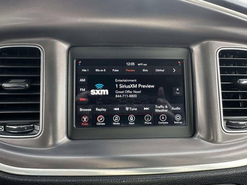 Used 2019 Dodge Charger SXT image 9