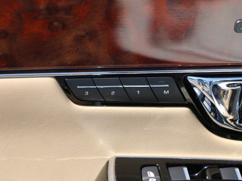 Used 2018 Jaguar XJ Supercharged RWD image 18
