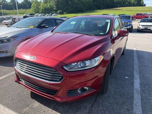 Used 2016 Ford Fusion SE w/ Equipment Group 201A FWD image 2