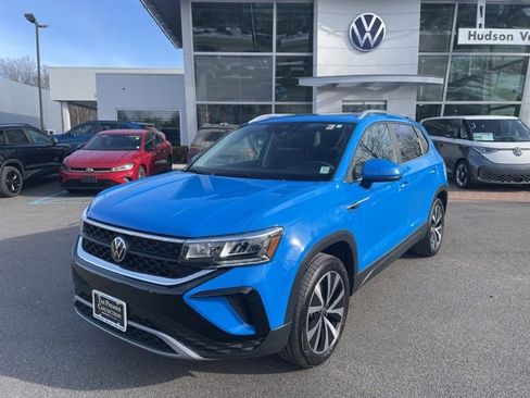 Certified 2023 Volkswagen Taos SE w/ Panoramic Sunroof Package image 1