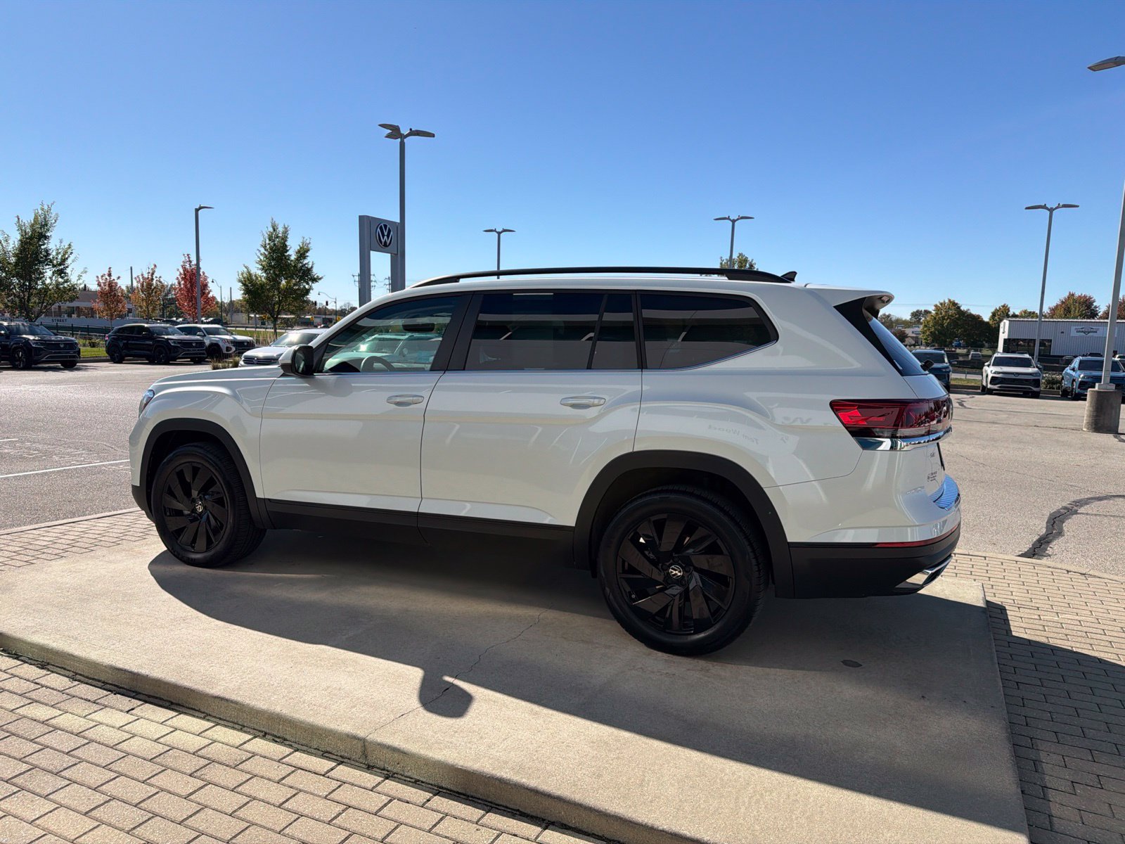 Used 2026 Volkswagen Atlas SE w/ Black Wheel Package AWD/4WD image 10