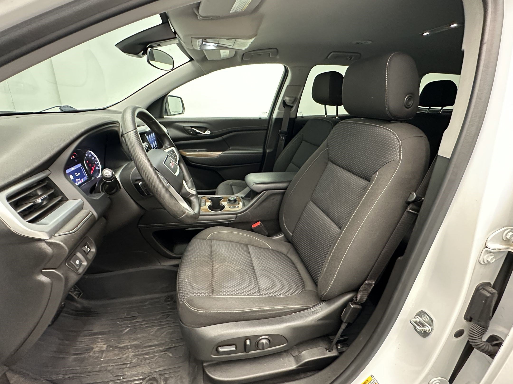Certified 2023 GMC Acadia SLE w/ Driver Convenience Package AWD/4WD image 5