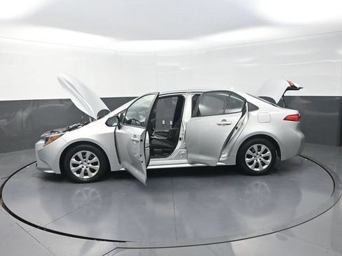 Used 2023 Toyota Corolla LE FWD image 33