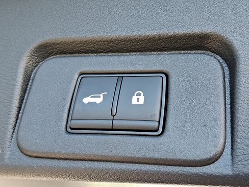 Certified 2025 Nissan Rogue SV image 30