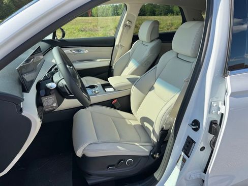 New 2026 Genesis GV70 2.5T Advanced image 17