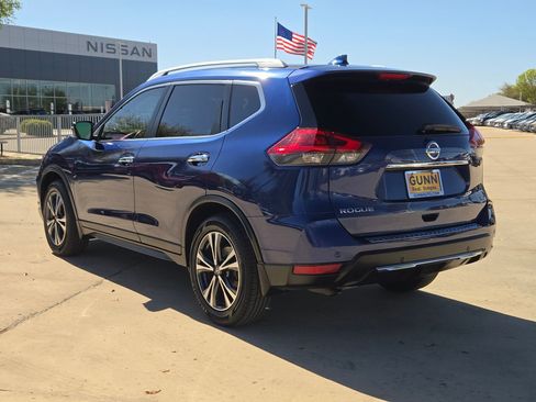 Used 2019 Nissan Rogue SV w/ Premium Package image 5