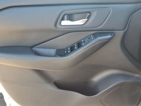 Used 2024 Nissan Rogue SV FWD image 17