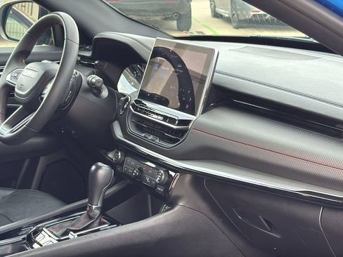 Used 2024 Jeep Compass Trailhawk image 28