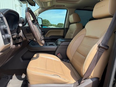 Used 2017 GMC Sierra 2500 Denali w/ Duramax Plus Package AWD/4WD image 19