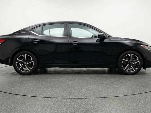 Used 2025 Nissan Sentra SV image 11