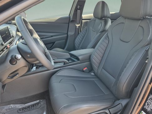 New 2026 Hyundai Elantra SEL Sport FWD image 18
