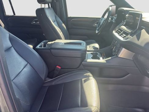 Used 2023 Chevrolet Suburban Premier AWD/4WD image 23