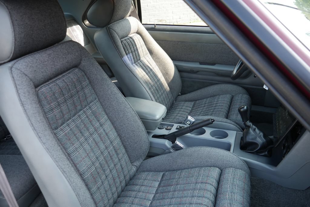 Used 1989 Ford Mustang GT RWD image 9