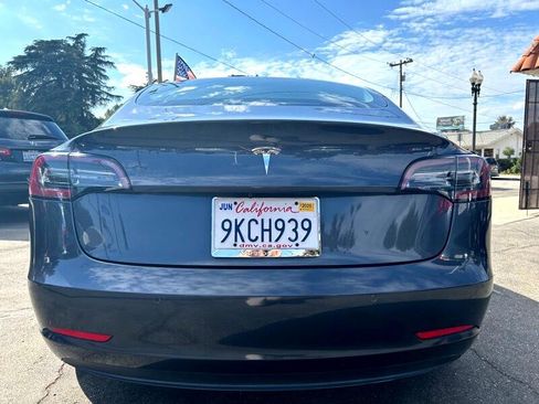 Used 2020 Tesla Model 3 Standard Range Plus image 4